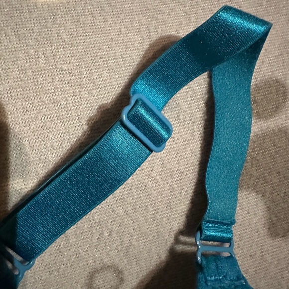 Padded sports bra sz M/L adjustable straps - Picture 3 of 4